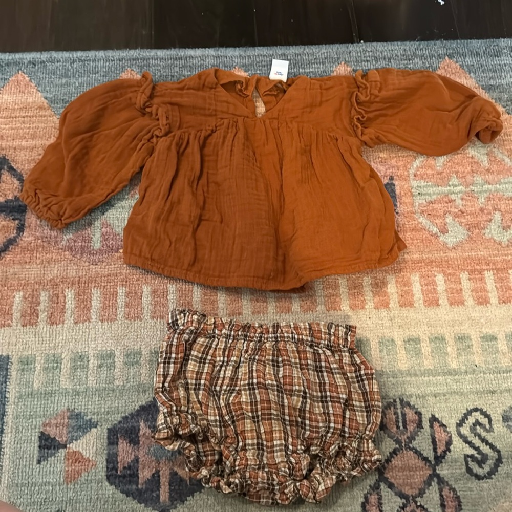 Baby girl 2 piece set 6-12 months